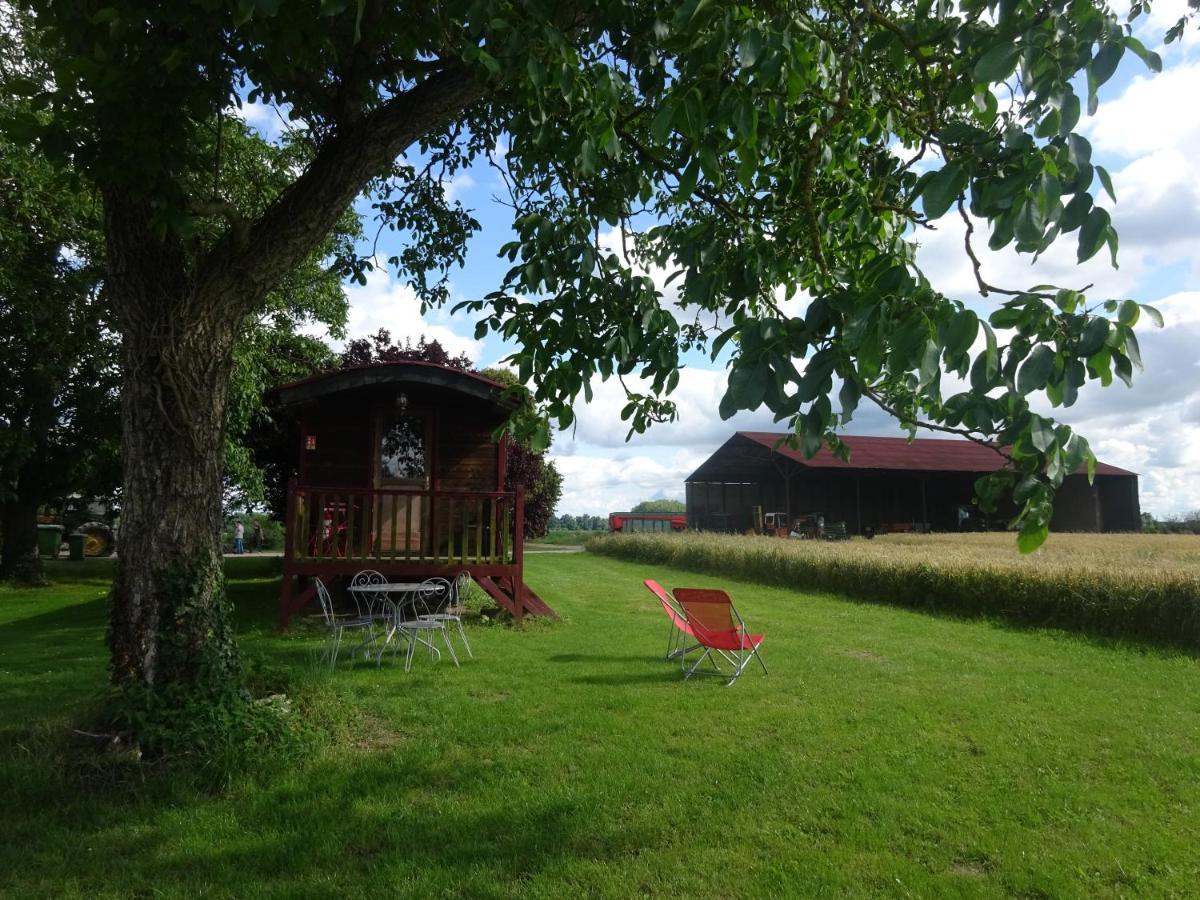 La Ferme De L'Isle Et Sa Roulotte Bed & Breakfast Avaray Exterior photo