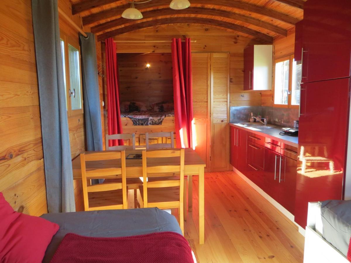 La Ferme De L'Isle Et Sa Roulotte Bed & Breakfast Avaray Exterior photo