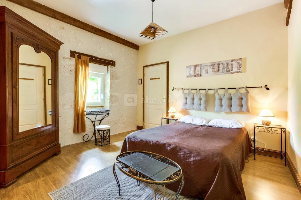 La Ferme De L'Isle Et Sa Roulotte Bed & Breakfast Avaray Exterior photo