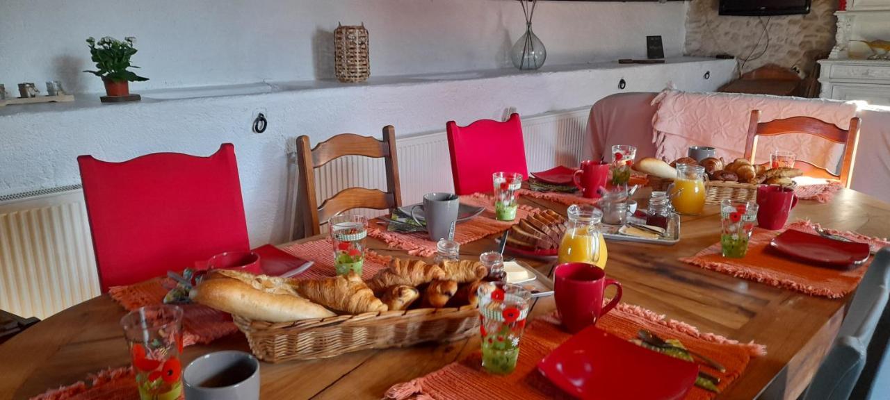 La Ferme De L'Isle Et Sa Roulotte Bed & Breakfast Avaray Exterior photo